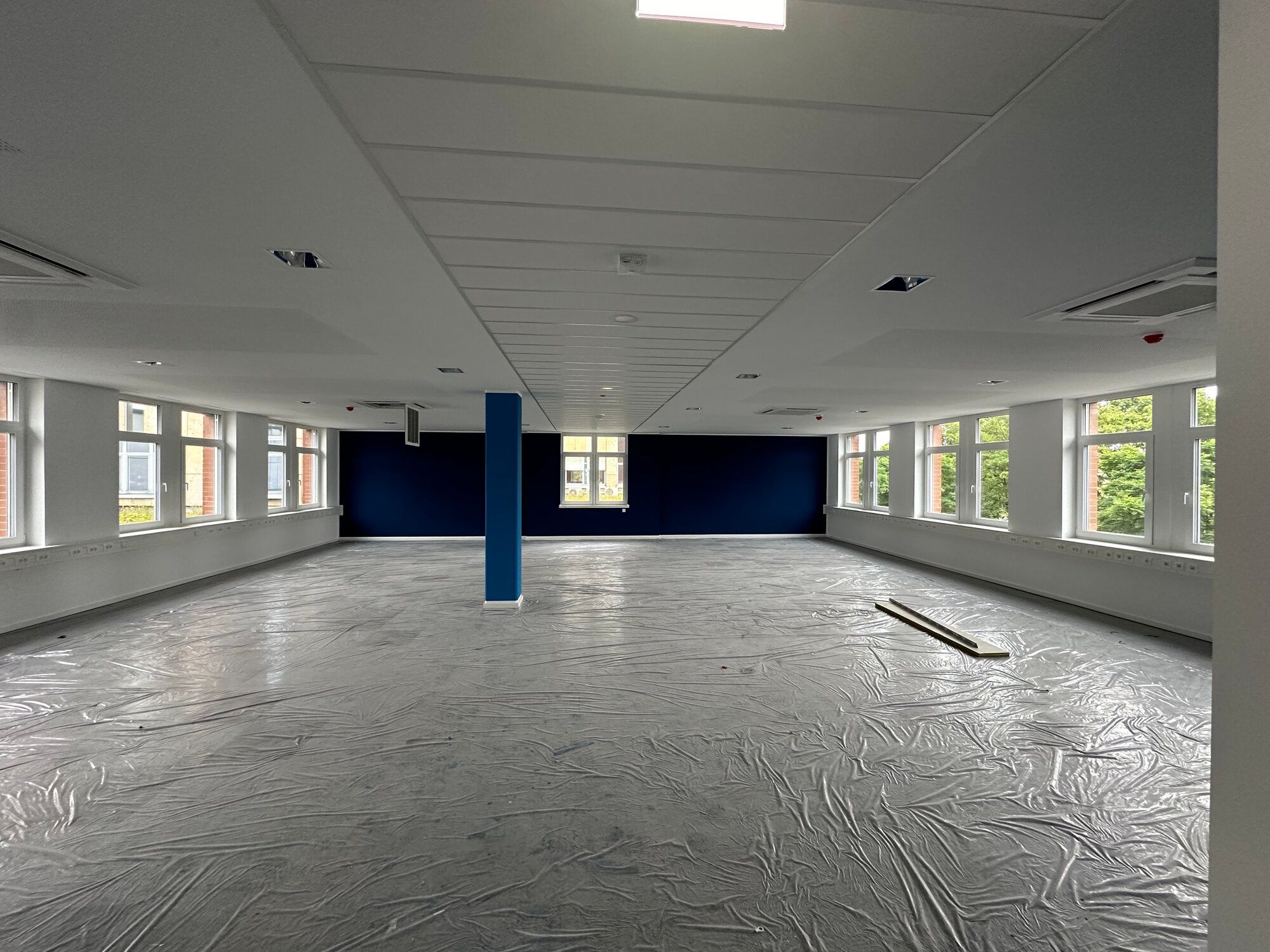 Trockenbauarbeiten in einem 4-stöckigen Bürogebäude