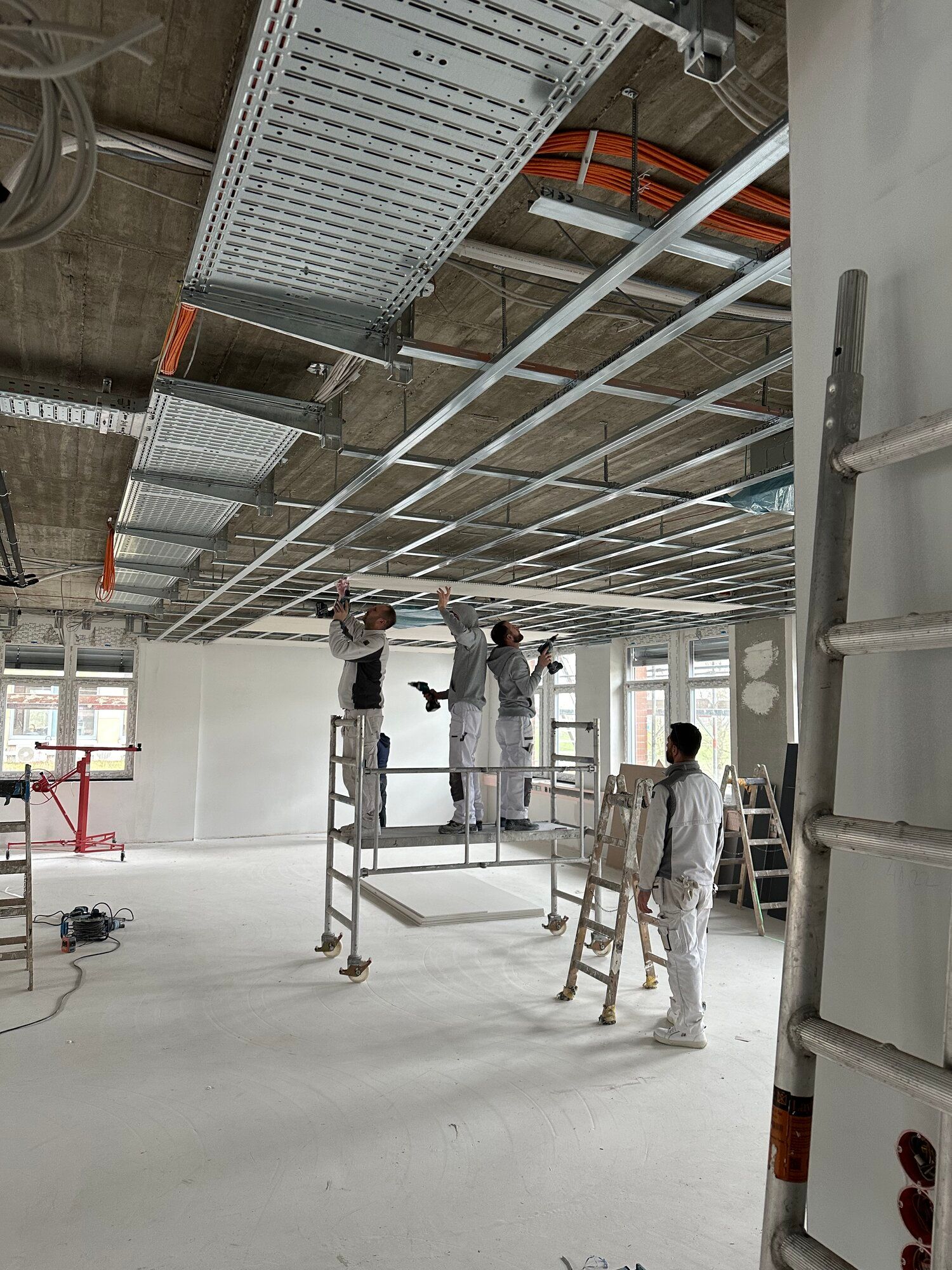 Trockenbauarbeiten in einem 4-stöckigen Bürogebäude – Bild 5